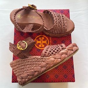 Excellent Tory Burch Rafia Wedge with Box